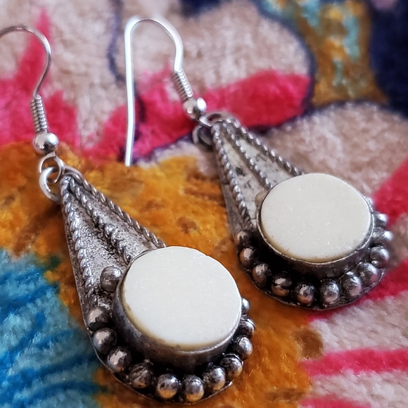 Silver w/ white stone earrings - Picture 5 of 11